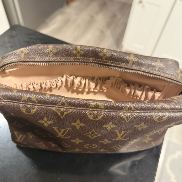 Louis Vuitton Classic Vintage Monogram Toiletry Bag - Picture 3 of 13